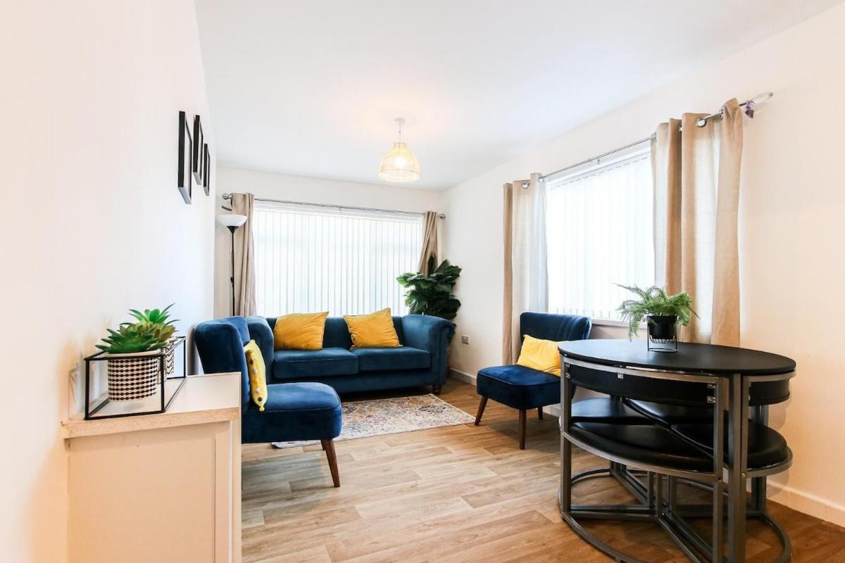 Stylish 6 Bed Detached House - Bed and Breakfast Forest Hall