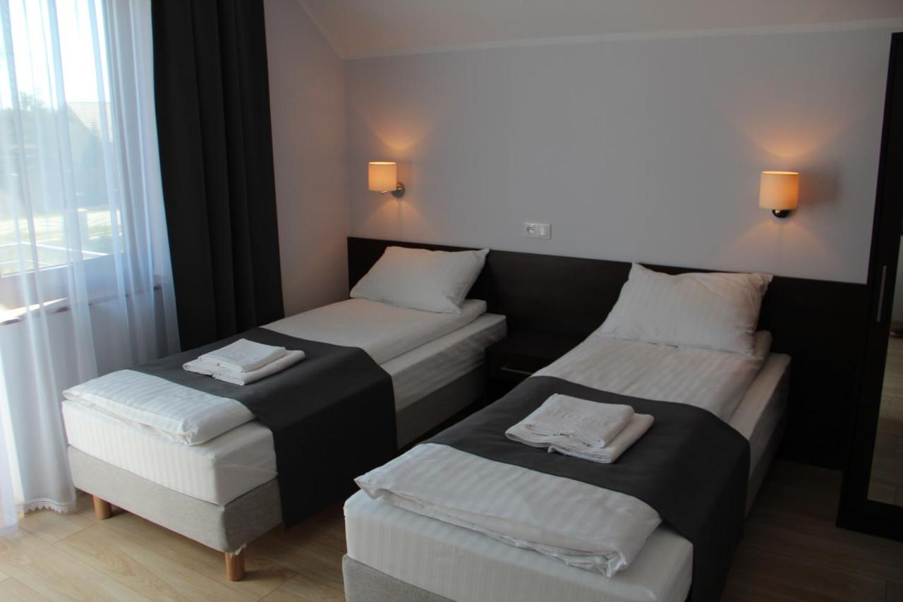 Tweepersoonskamer met 2 Aparte Bedden en Eigen Badkamer