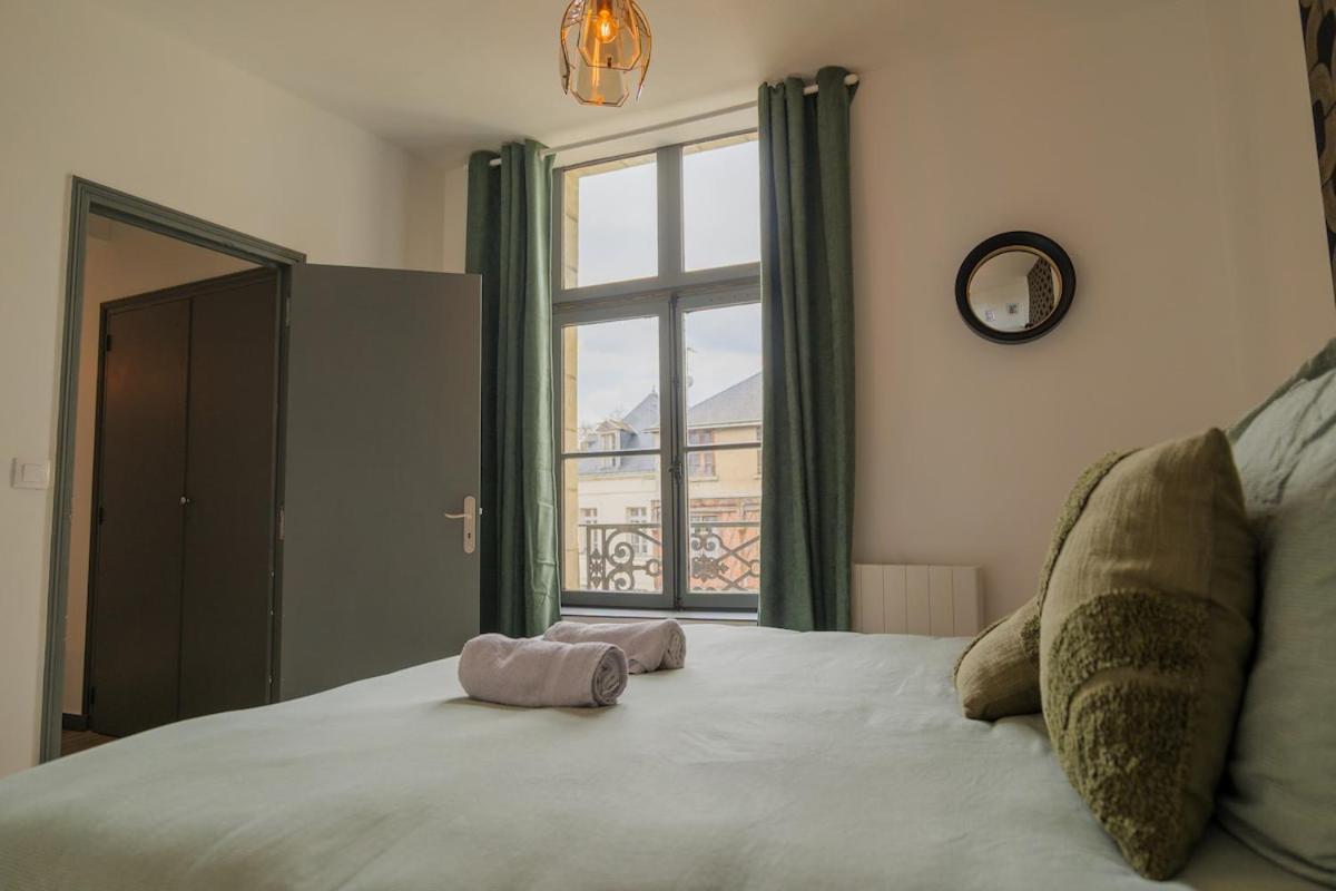 Le Cinq, Appartement de charme Place Saint Pierre Saumur - B&B Saumur