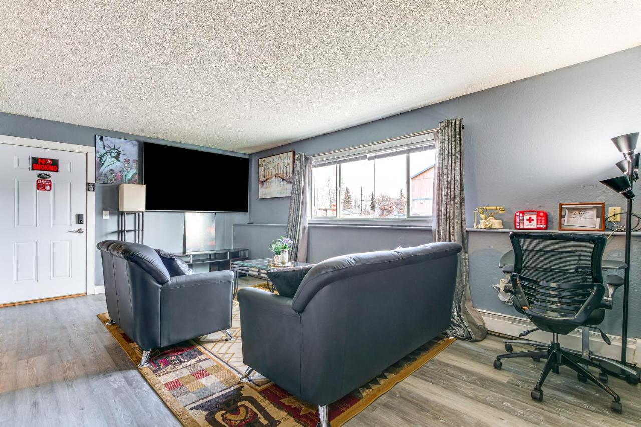 11 Mi to Kincaid Park Convenient and Cozy Apt! - B&B