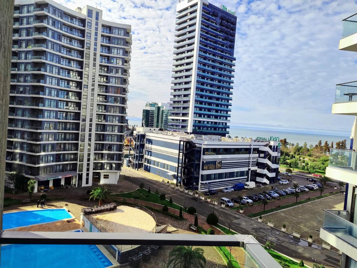 Bright large apartment in White Sails - B&B Batumi