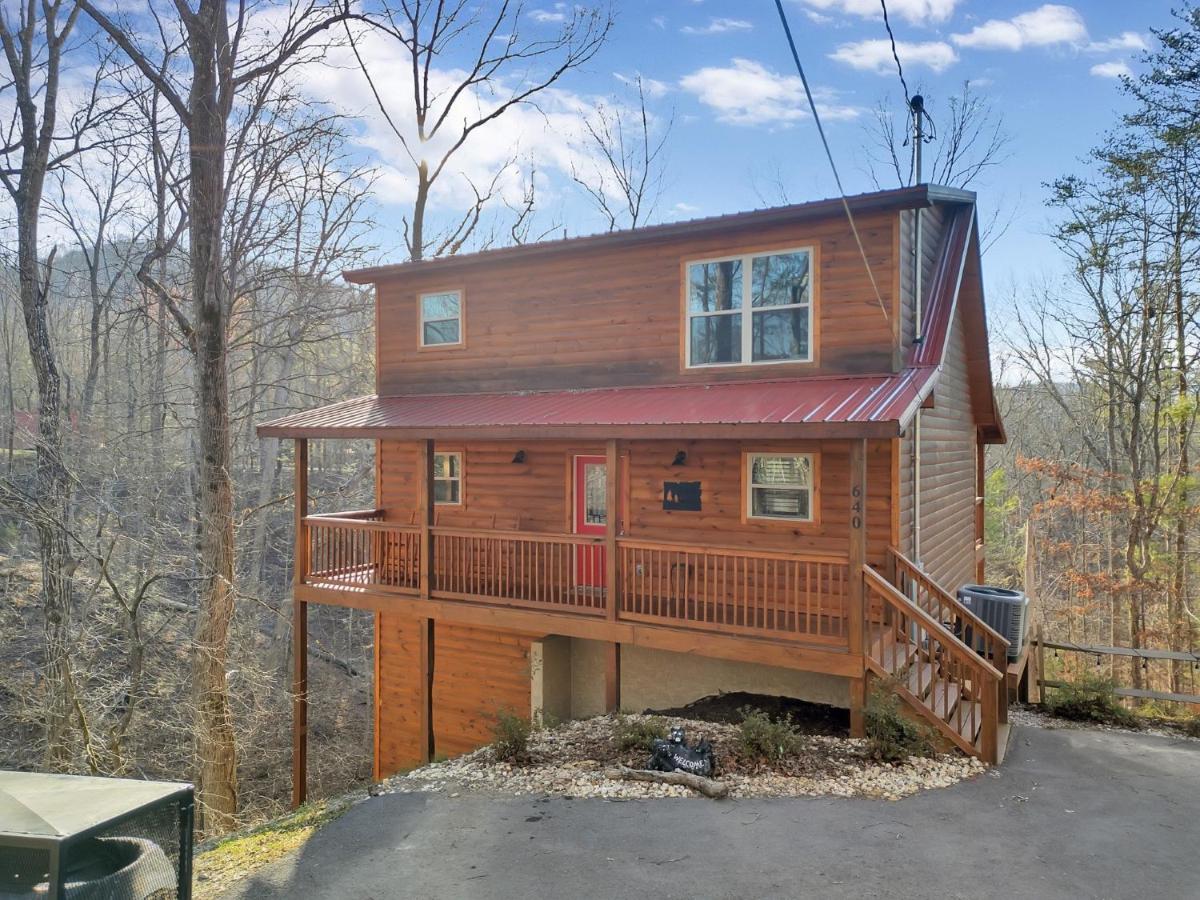 Bear Hug Hideaway cabin - B&B