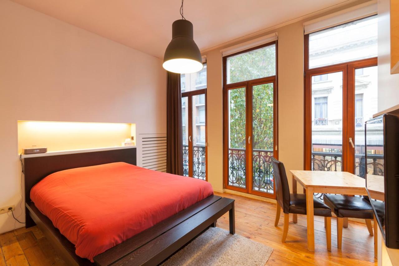 B&B Antwerp - Because the Night city lodge - Bed and Breakfast Antwerp