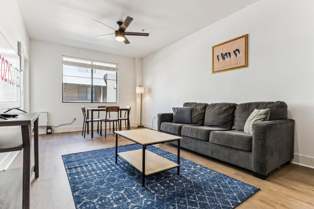 CozySuites Glendale - Westgate with pool 02 - B&B Glendale