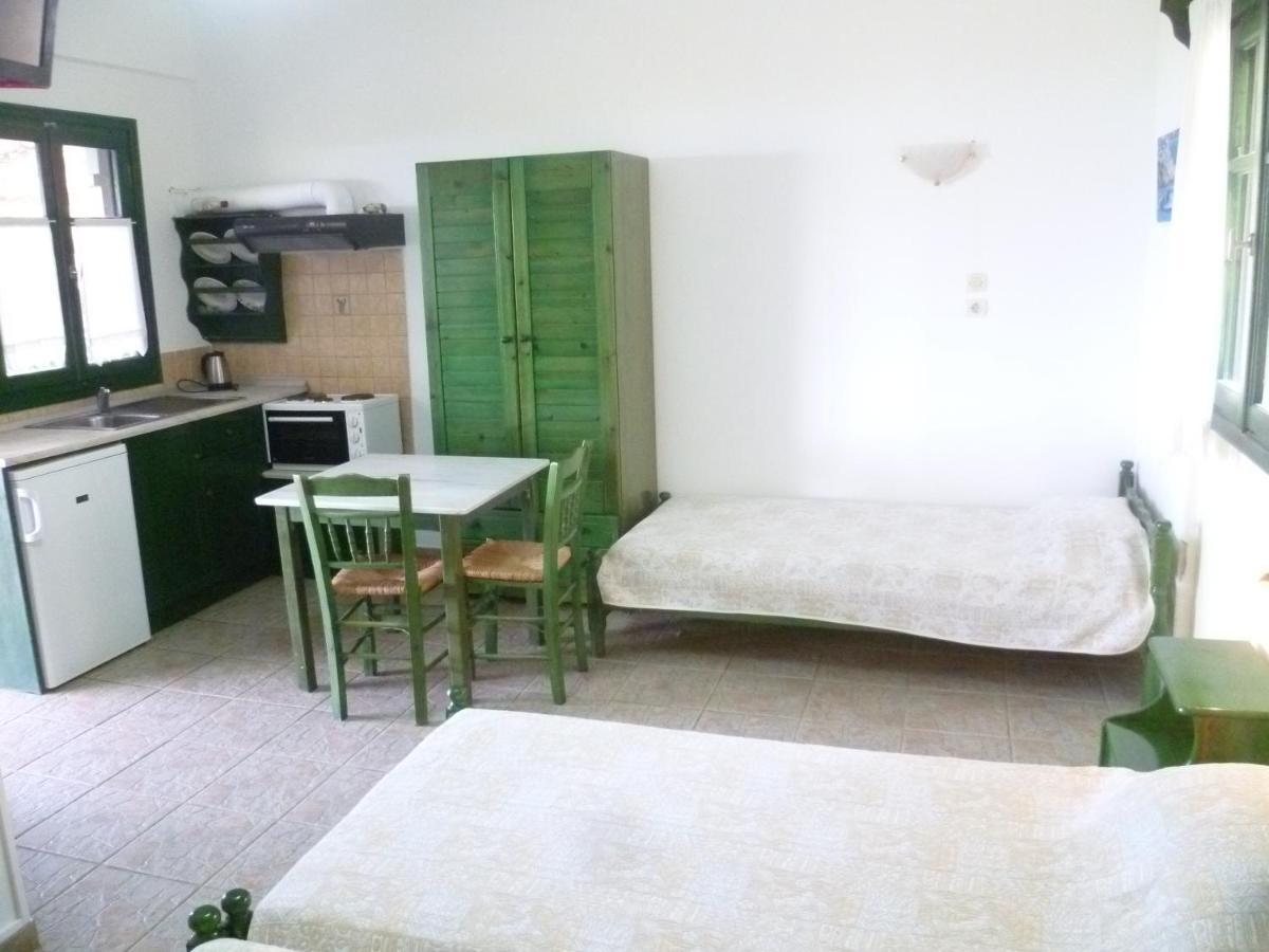 Studio (3 Adults)