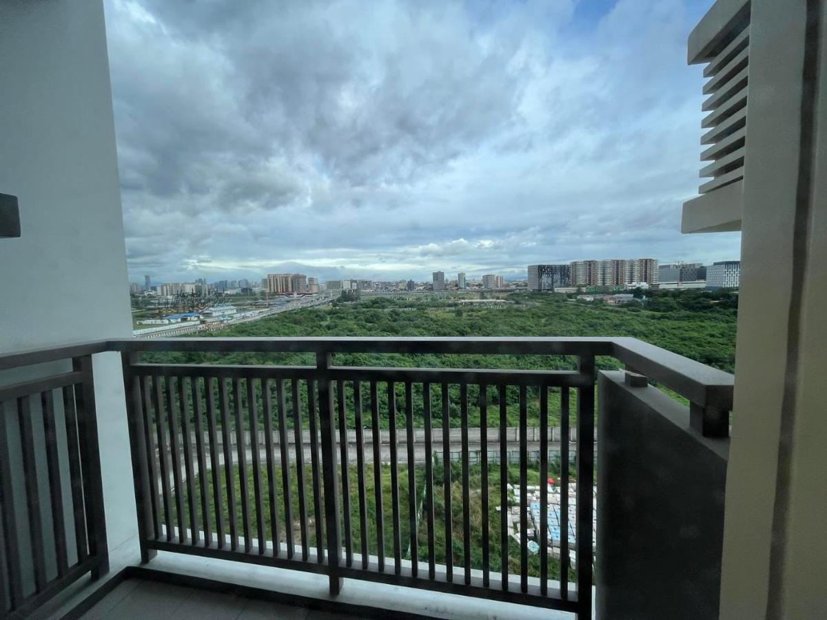 Okada complex 1BR with Balcony View, Sofa, Queen Bed and WIFI 8J - B&B Manila