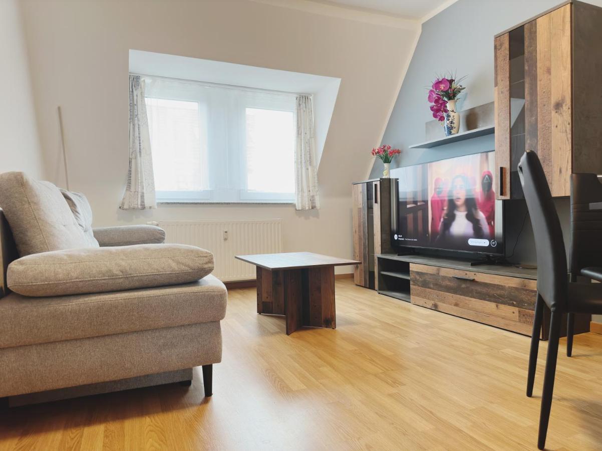 3 Raumwohnung Zentrum Ost A14 - Bed and Breakfast