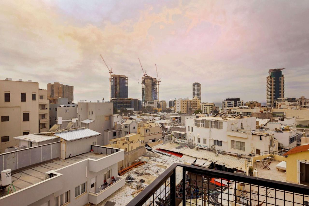 Carmel Market Deluxe - Heart of Nahalat Binyamin, 5m to Beach, Sea View Balcony - B&B