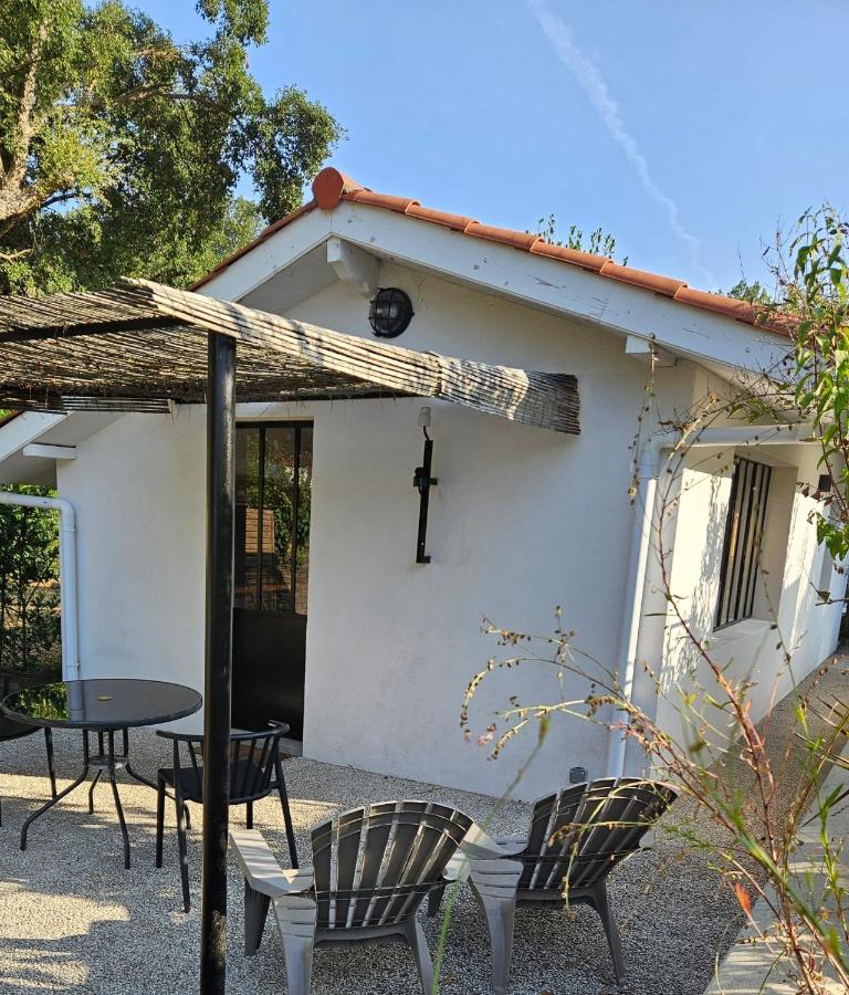 L'annexe des Cigales, à l'ombre des chênes lièges - Ferienwohnung