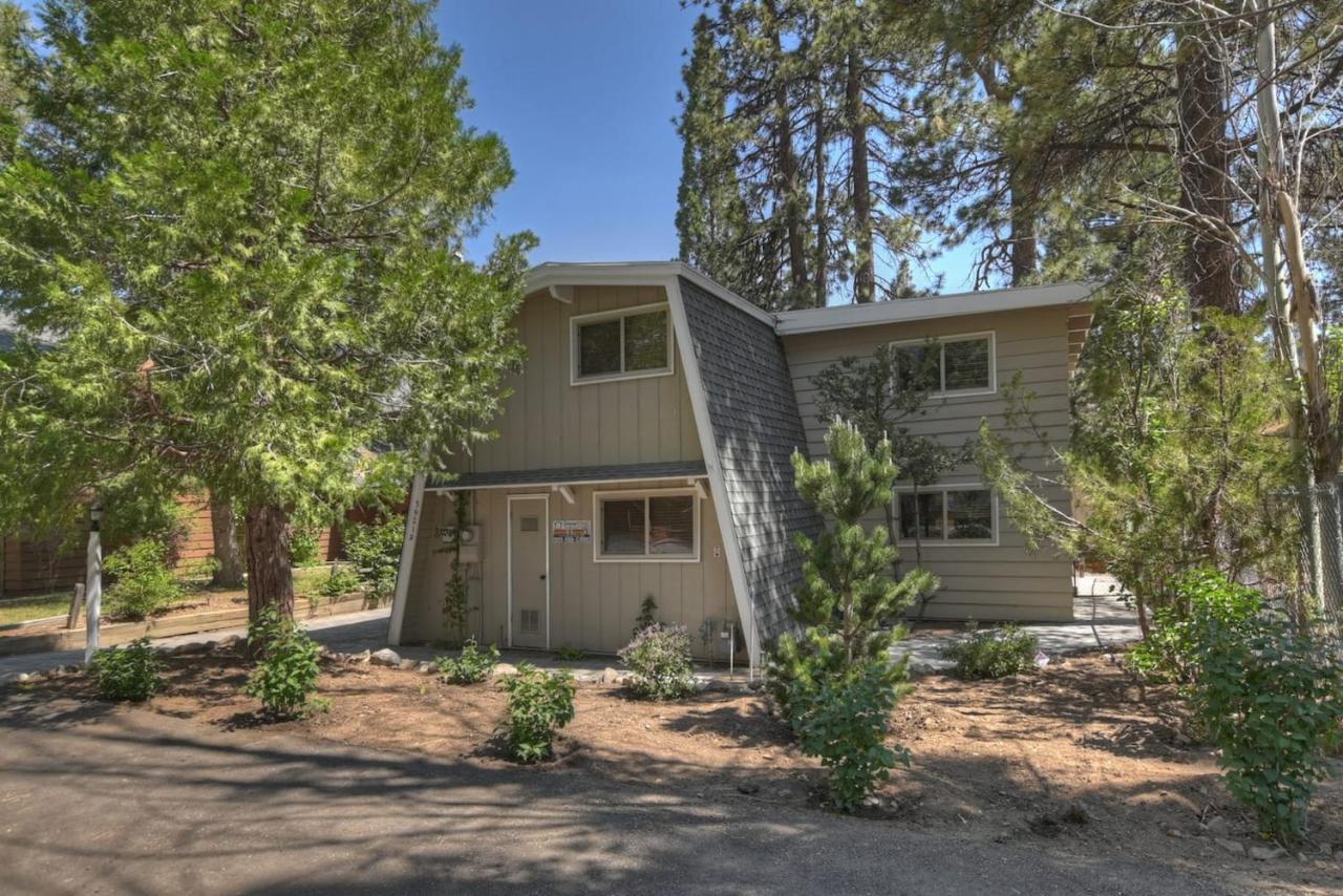 Peak Adventures Beautiful 4 BR with Hot Tub - B&B Big Bear Lake