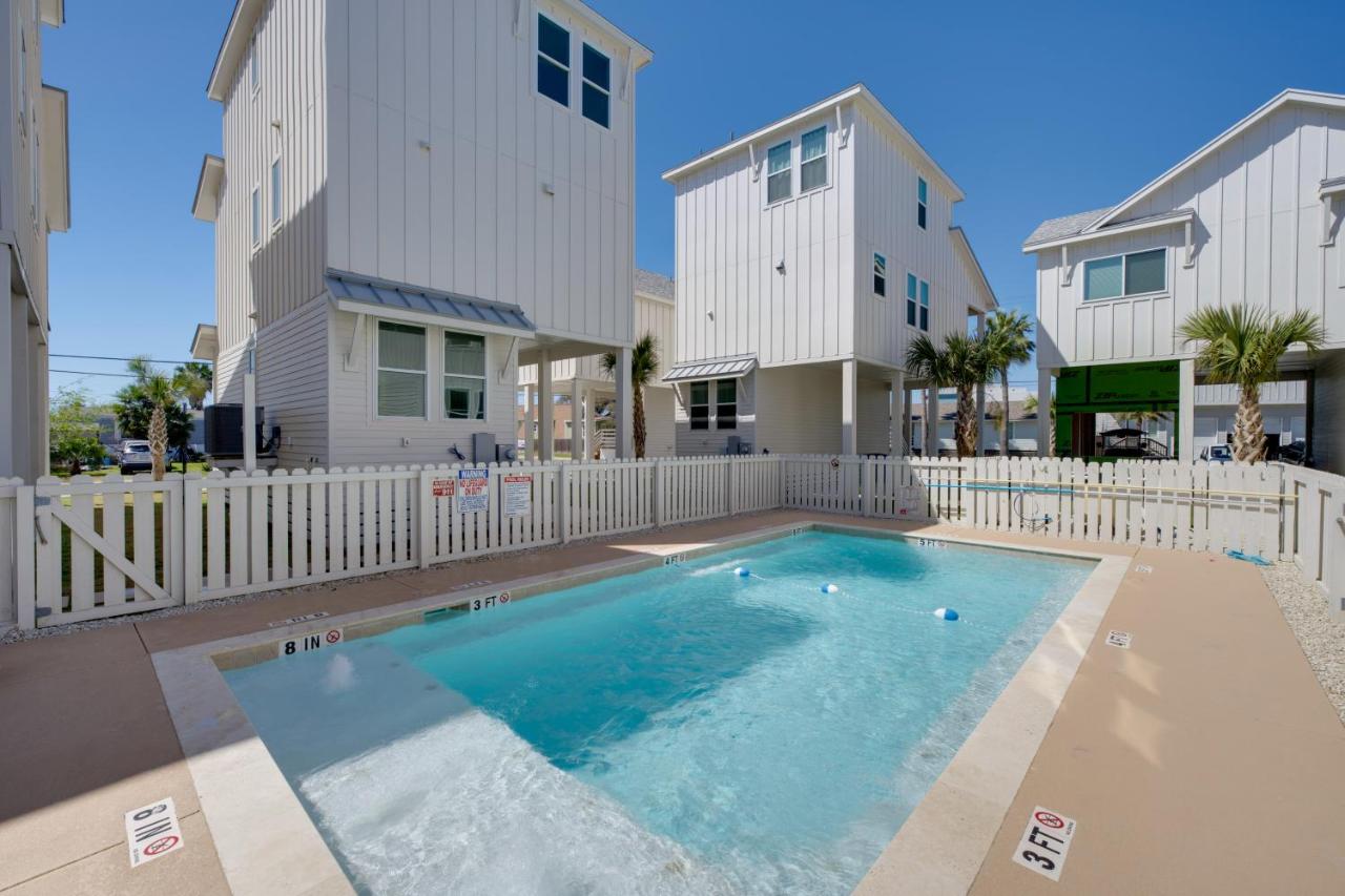 1 Mi to Beach: Home w/ Pool Access in Port Aransas - B&B Port Aransas