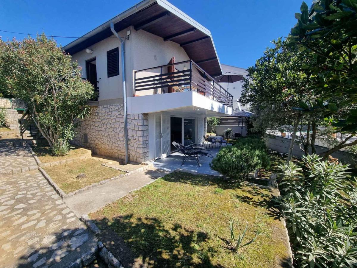 Holiday home in Novi Vinodolski 27132 - Chambres d’hôtes Novi Vinodolski