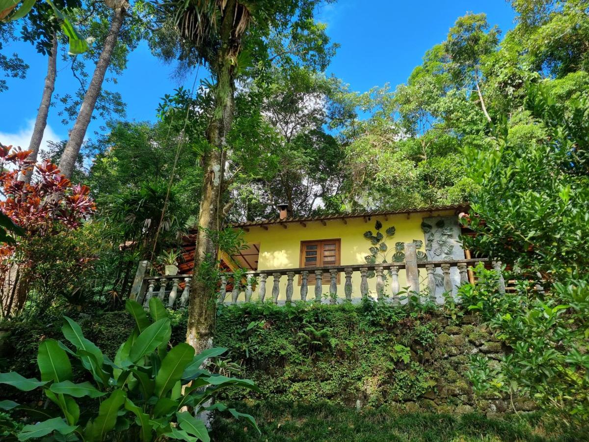 Sítio Pajuçara - Chalé 4 - Desfrute da natureza dentro do Parque Nacional da Serra dos Órgãos - Acesso ao açúde e cachoeira dentro da propriedade - Bed and Breakfast