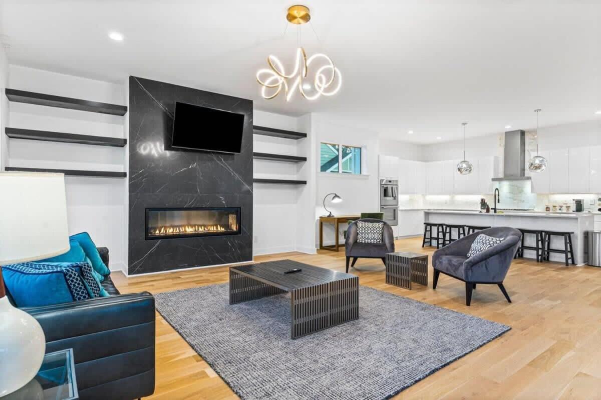 Charlotte's Modern Luxe Home - Your Stylish Haven - B&B Charlotte