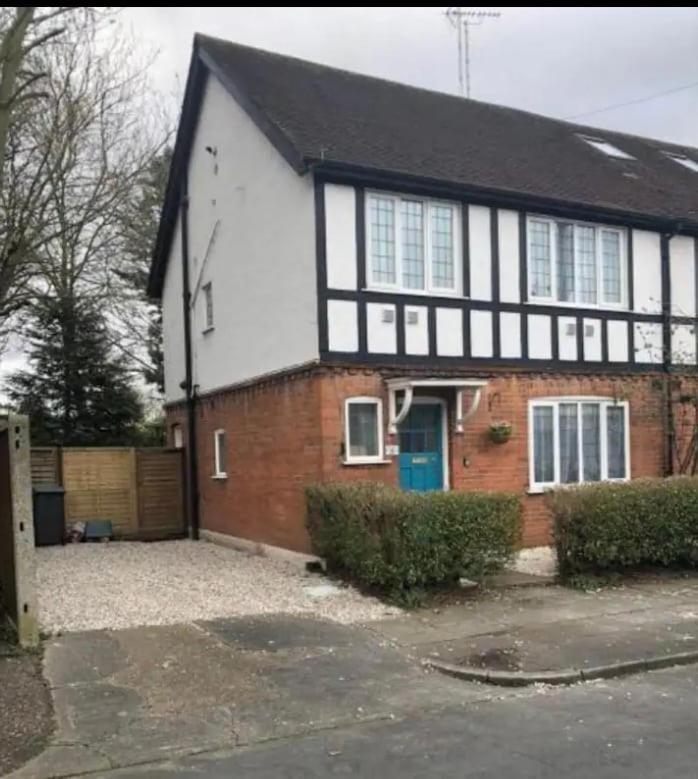 The Tudors 3 Bed, Fast Wifi, Close to Town, Private Drive - B&B