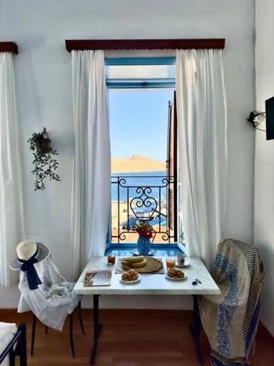 Maestro apartment Chalki - B&B
