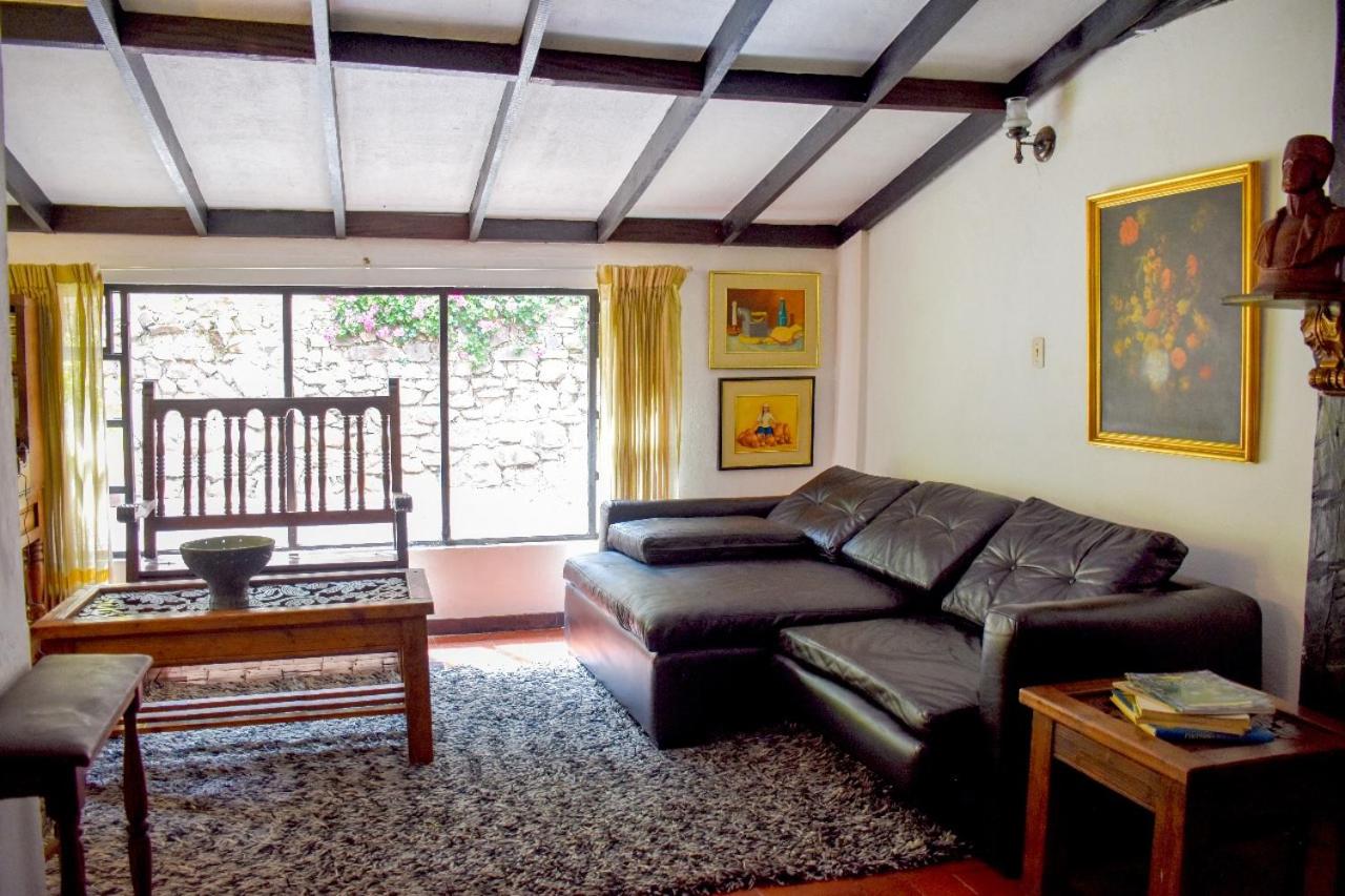 Kamer met Queensize Bed en Gedeelde Badkamer