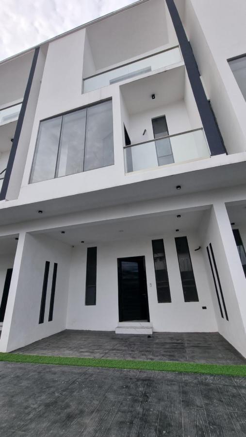 F&F Luxury Residence - B&B Lekki
