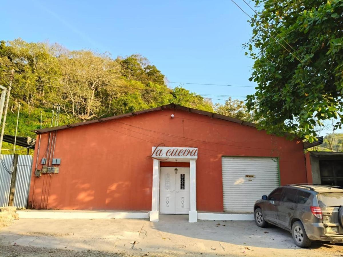 La cuevagt - B&B Flores