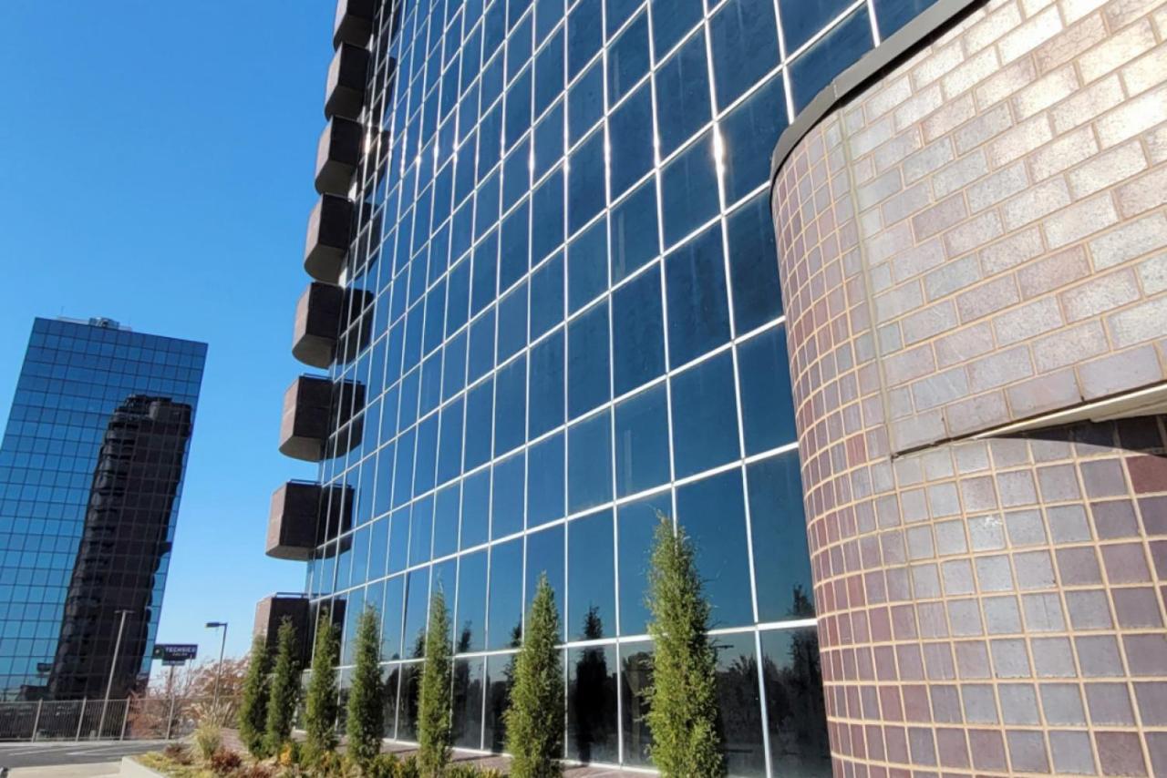 Peaceful Midtown Apartment with Gym and Parking - Chambres d'hôtes Tulsa