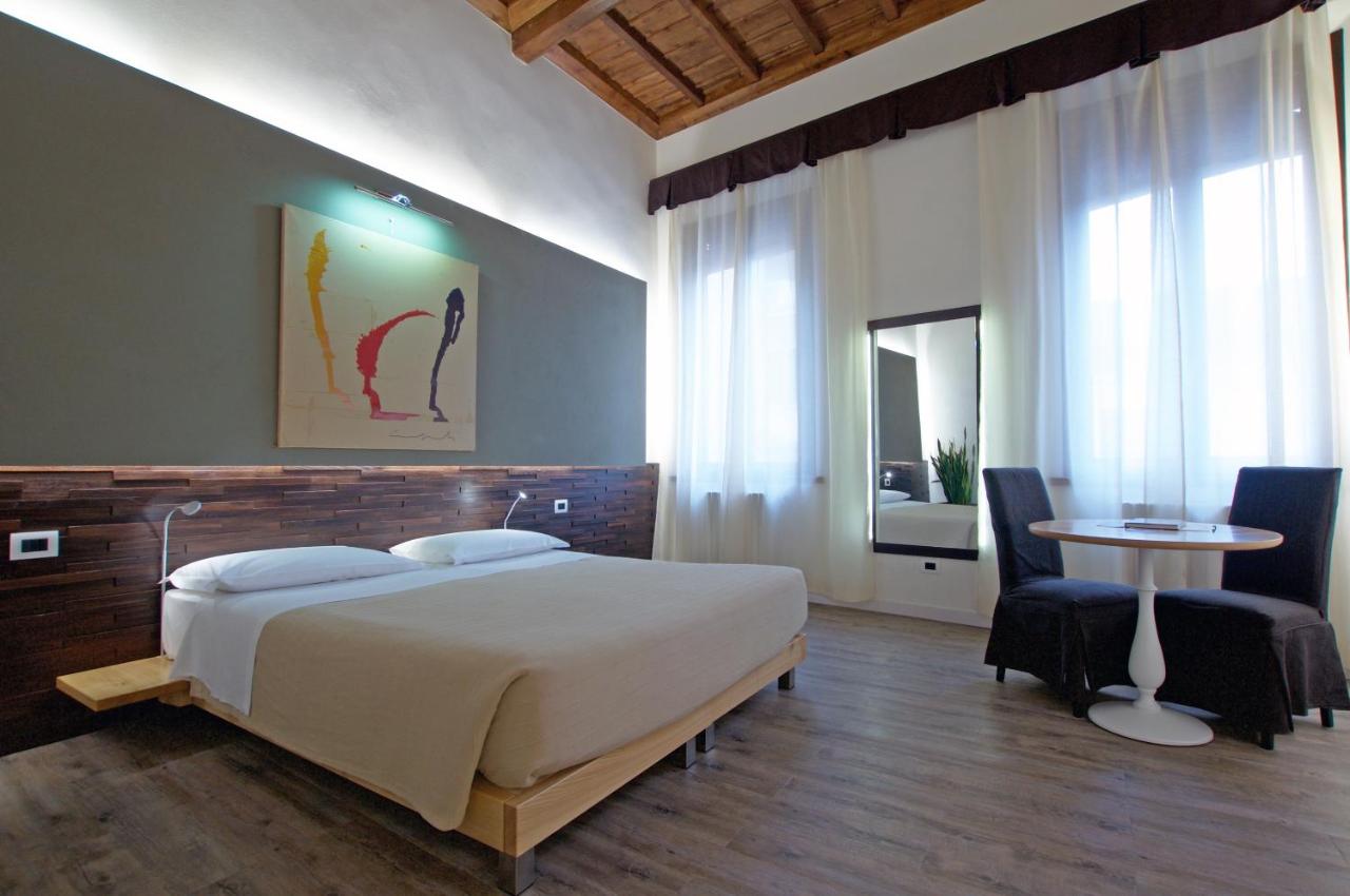 B&B Ferrara - Alkimia Smart Rooms - Bed and Breakfast Ferrara