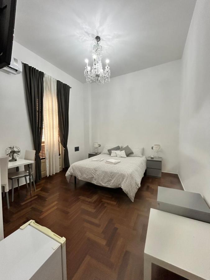 Camera Matrimoniale/Doppia con Letti Singoli con Bagno Privato