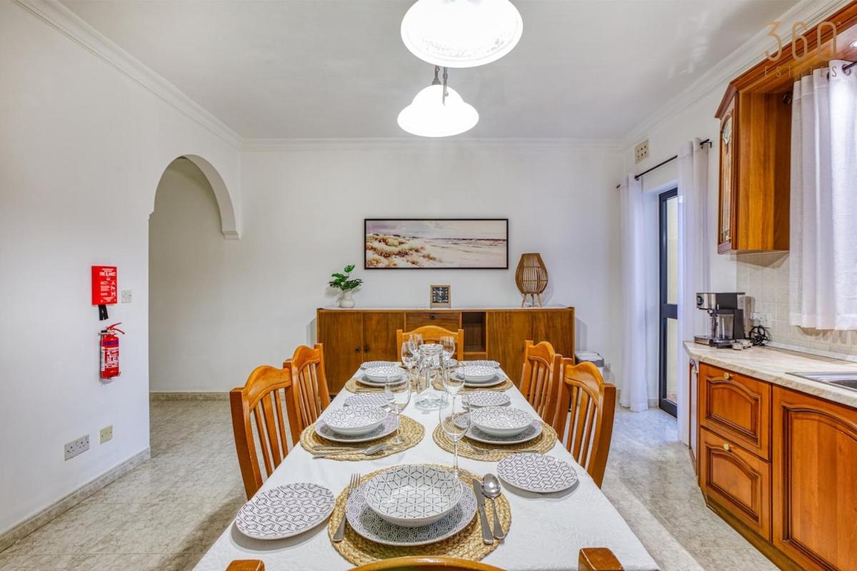 Charming 3BR Maisonette with private Backyard & AC by 360 Estates - B&B San Ġwann