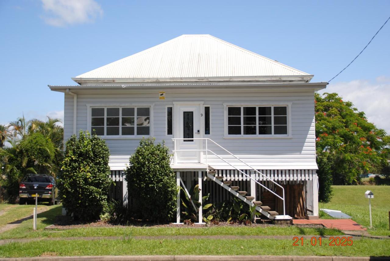 The Little River Cottage - Riverfront Retreat - B&B Murwillumbah