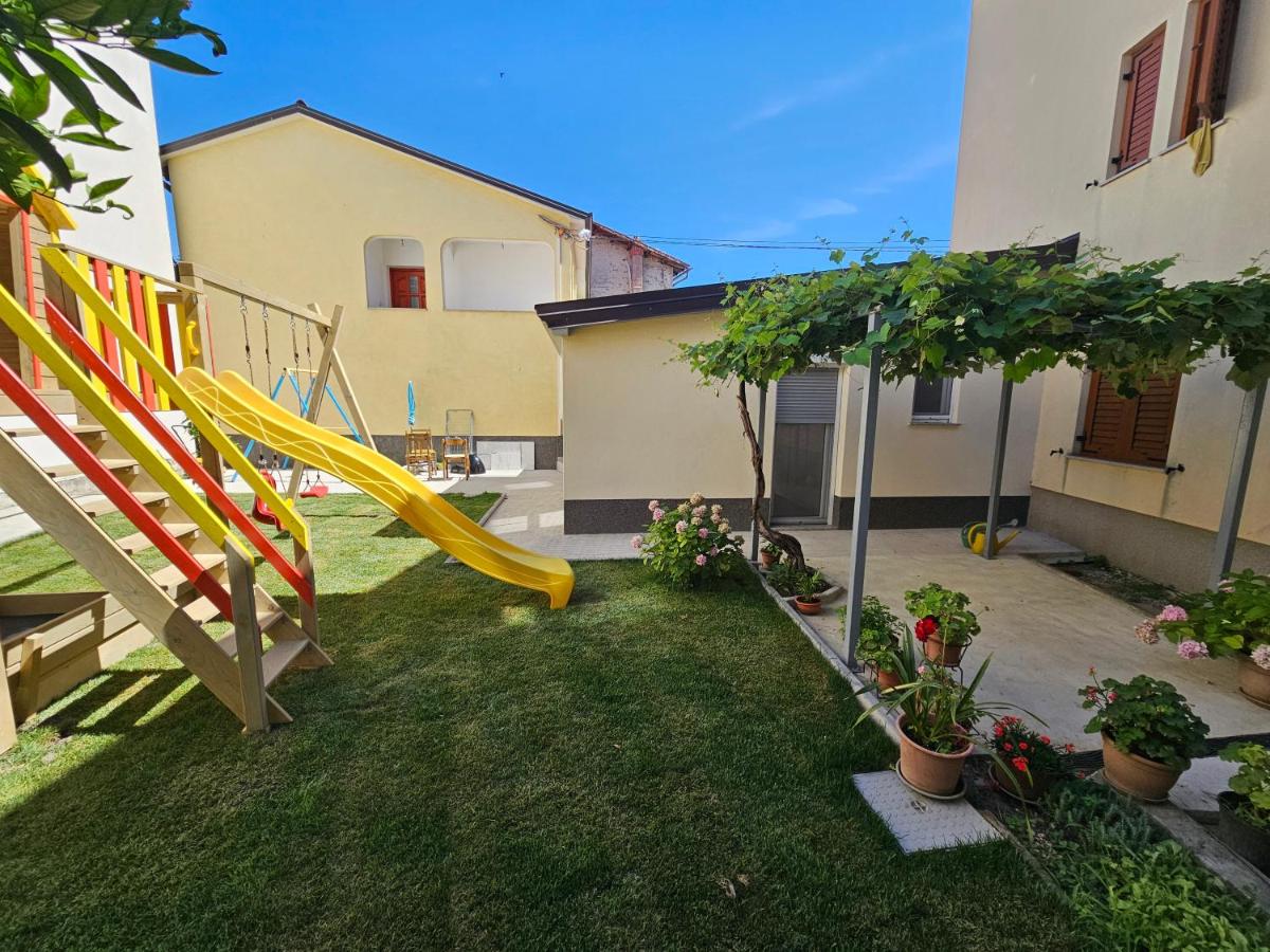 Apartma Lana - B&B