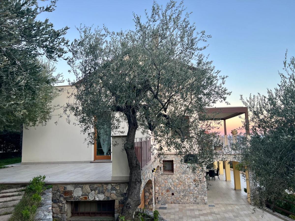 Villa Laura - Bed and Breakfast Pietra Ligure