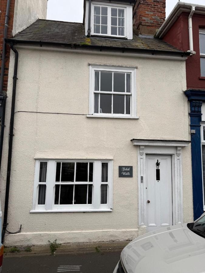 Tidal Walk Cottage by the Sea - B&B Harwich
