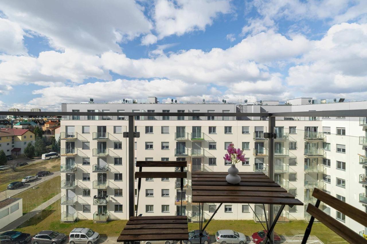 Prestiżowy Apartament w Poznaniu Katowicka 2B i Parking w Garażu by Noclegi Renters - B&B
