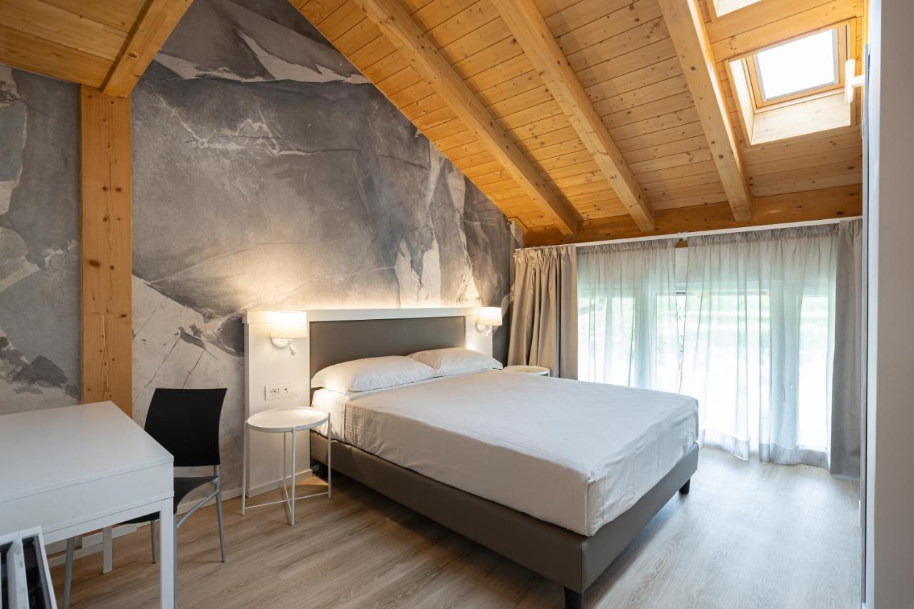 Deluxe Double Room with Shower