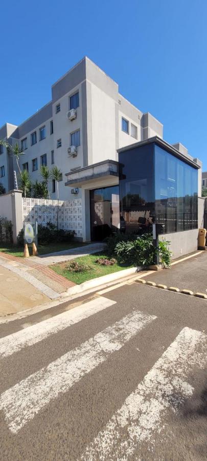 Lotus ao lado do Hu - B&B Londrina