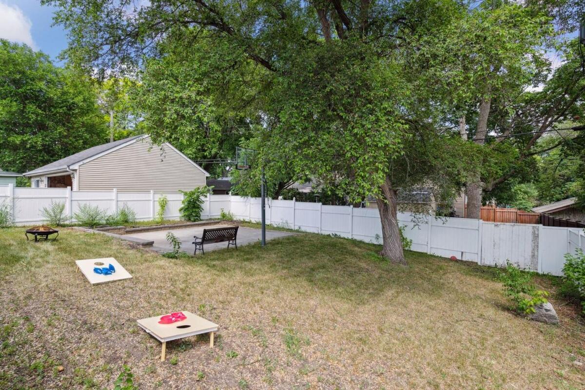 Basketball Court, Pickleball, Karaoke, 6 Beds - Ferienwohnung Minneapolis