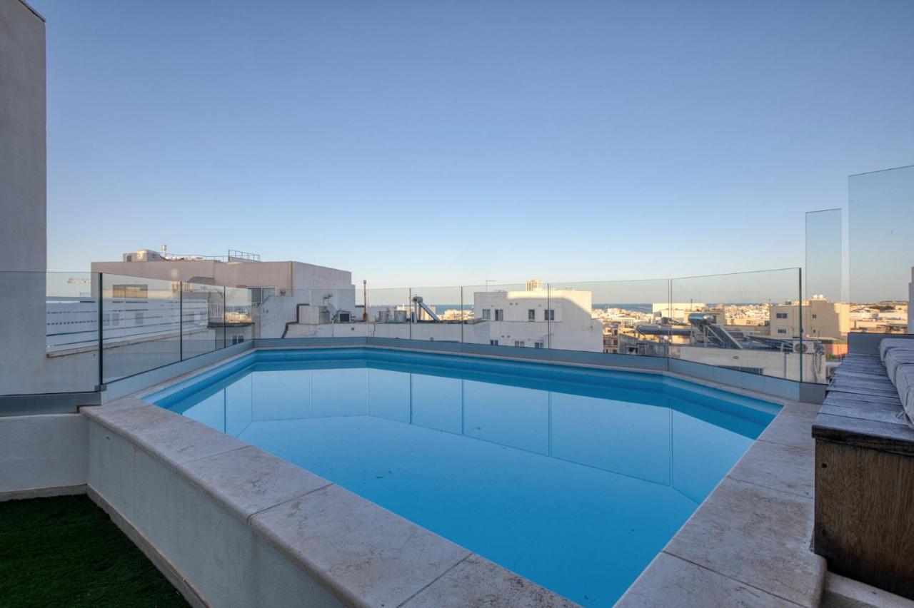 Beautiful Penthouse with pool and terrace - Bed and Breakfast Swieqi