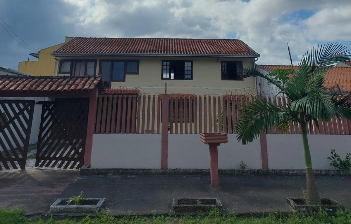 Sobrado espaçoso próximo a praia - B&B Guaratuba