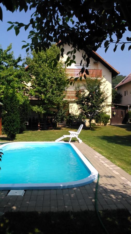 Sándor Apartman - B&B