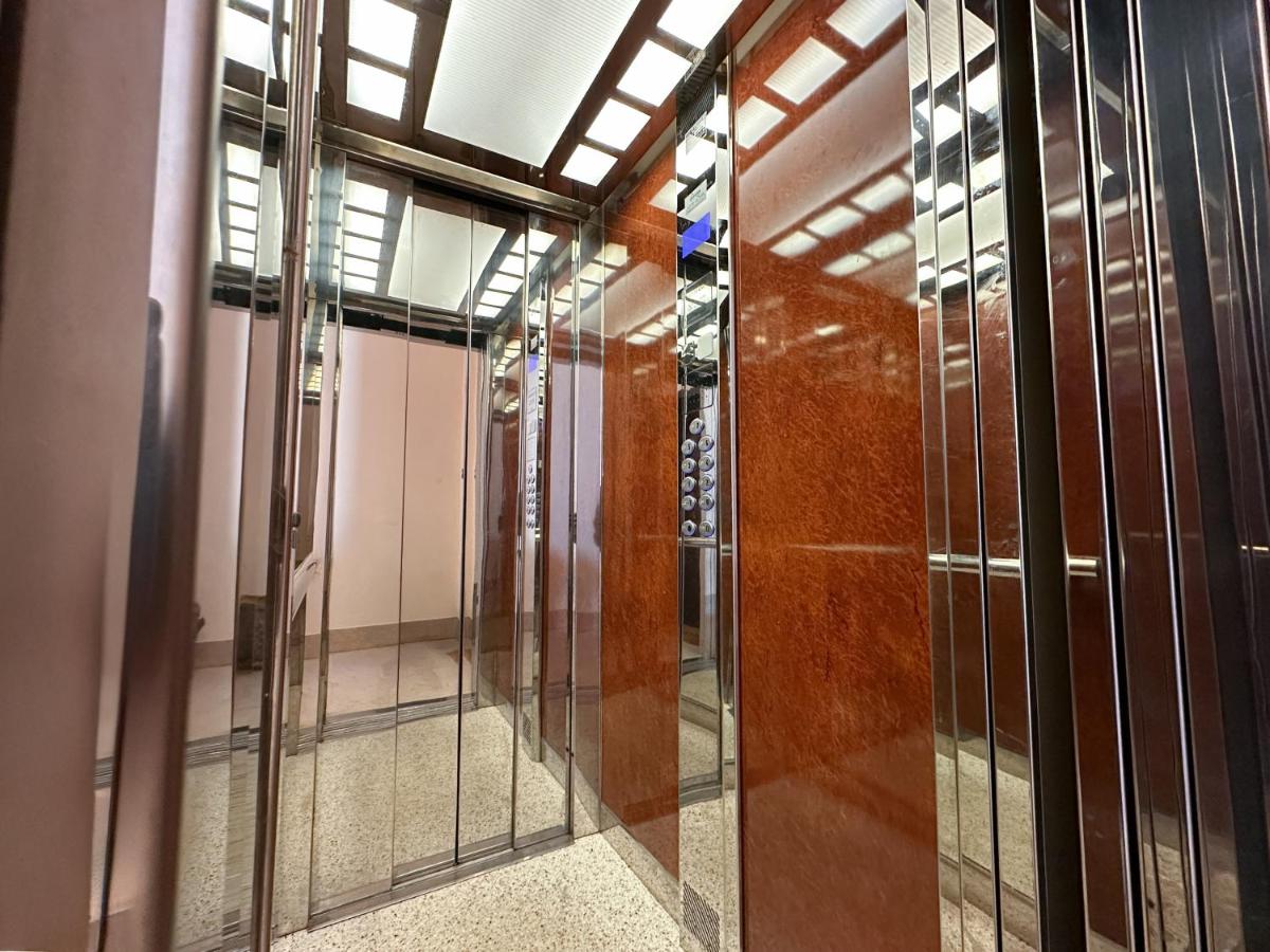 Vista Ghirlandina - Attico sul tetto del centro al settimo piano - Chambres d'hôtes Modène