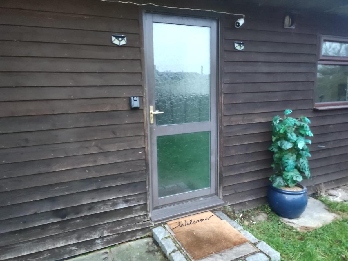 Thorpe Park Lodge Ground Floor Detached with 2 Free Gated Parking Spaces - B&B