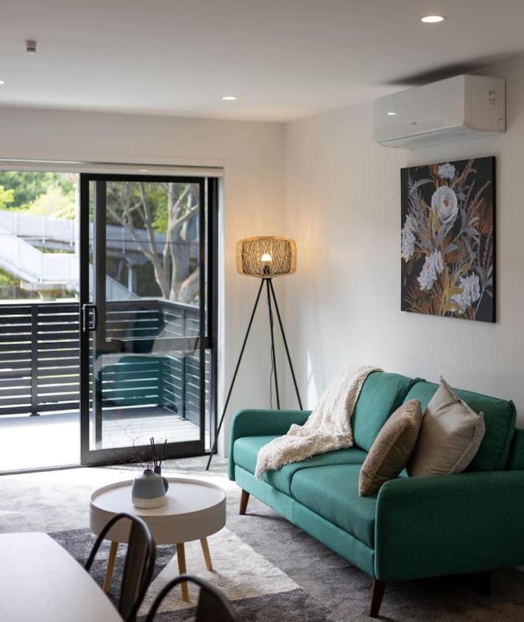 Rainey Lane Delight 2BR Escape - B&B