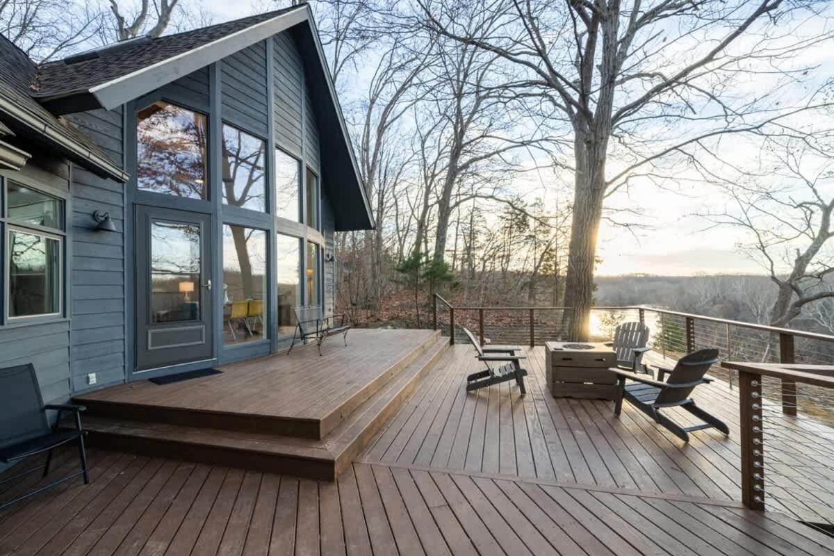 Exclusive Wooded Chalet w Magnificent River Views - B&B