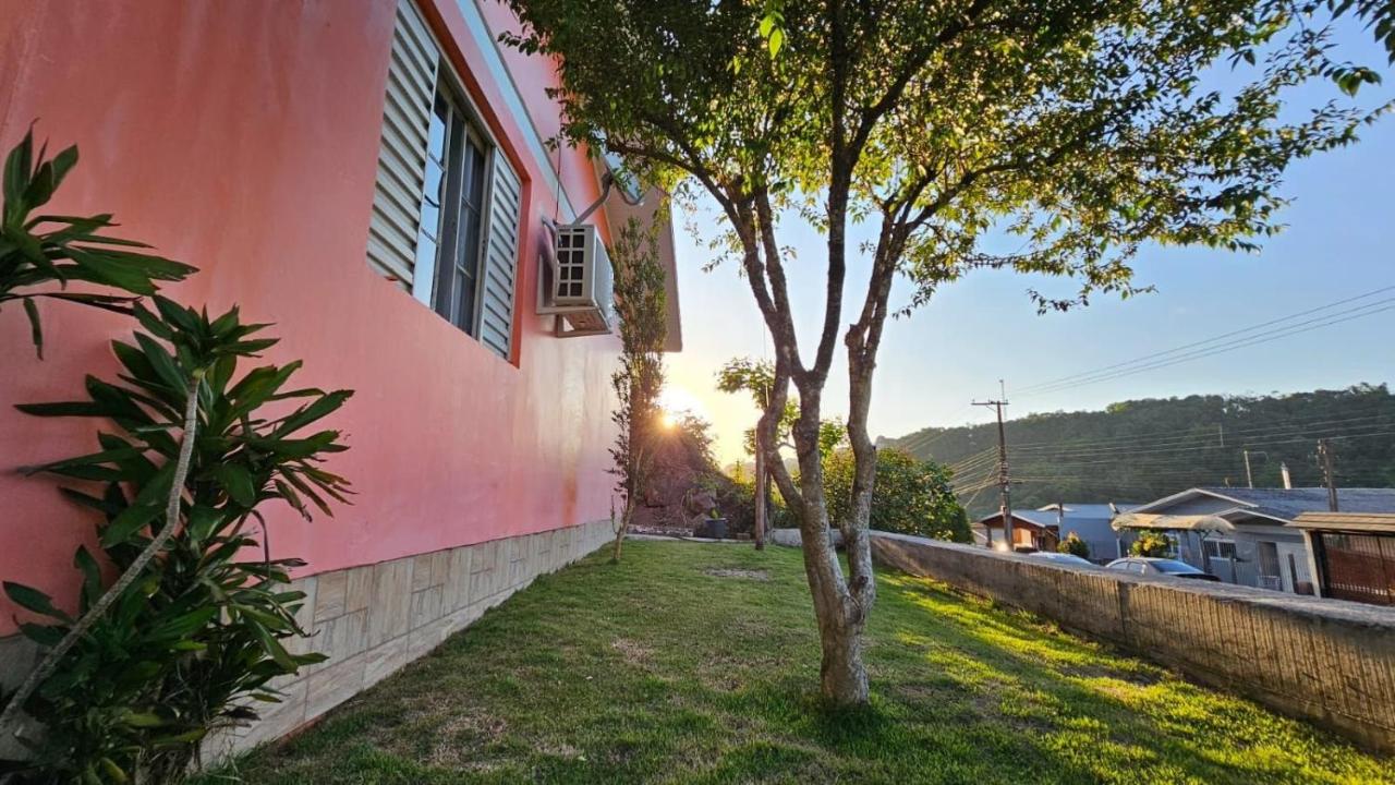 Casa Confortável com Fogão a Lenha e Churrasqueira - B&B