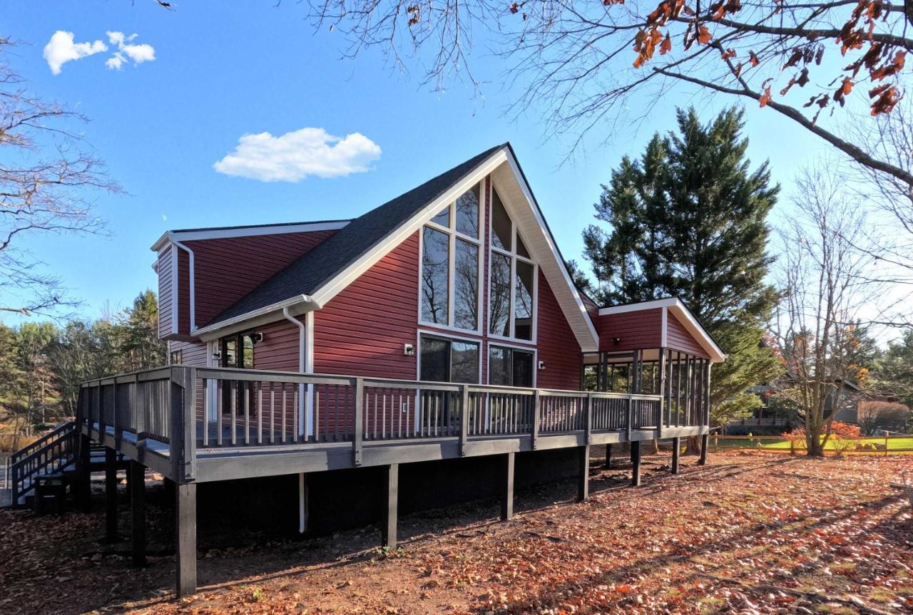 Golf Course Views Hot Tub Games & Pool Access - B&B Hedgesville