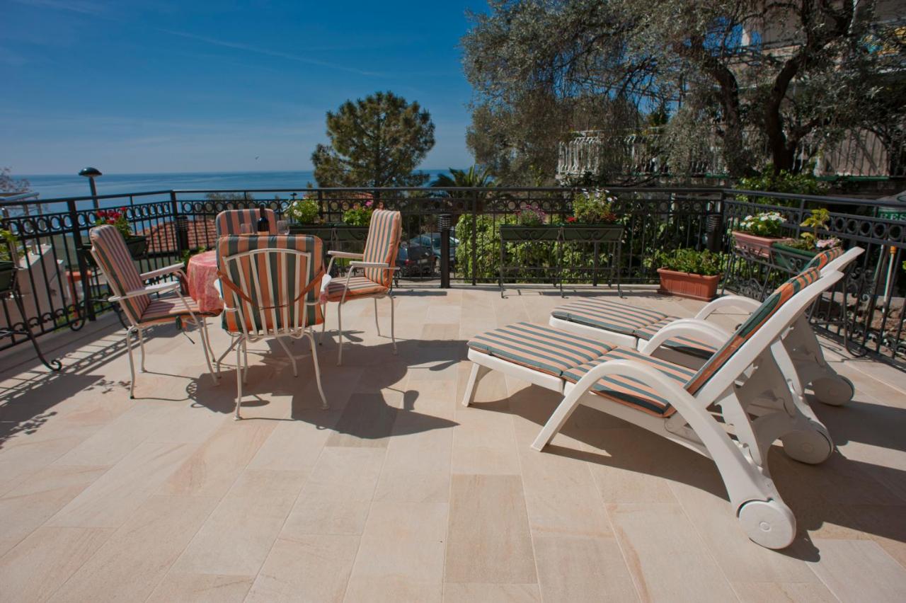 One-Bedroom Apartment with Terrace and Sea View