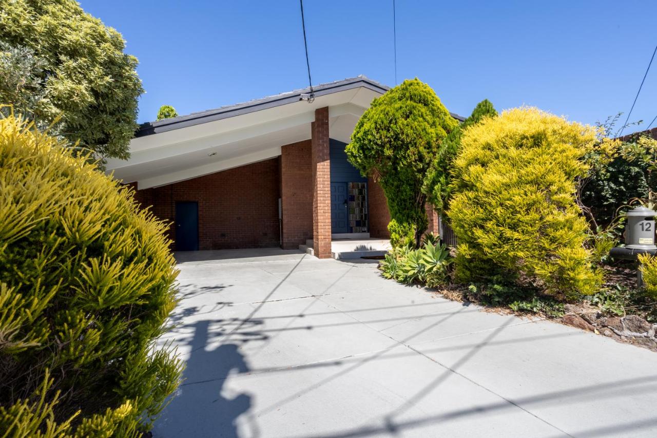 Brighton Blissful - A Poolside Coastal Retreat - Bed and Breakfast Melbourne
