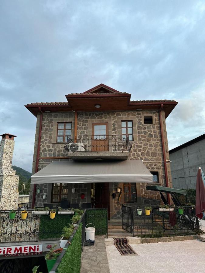 Bahçeli Taş Villa - B&B