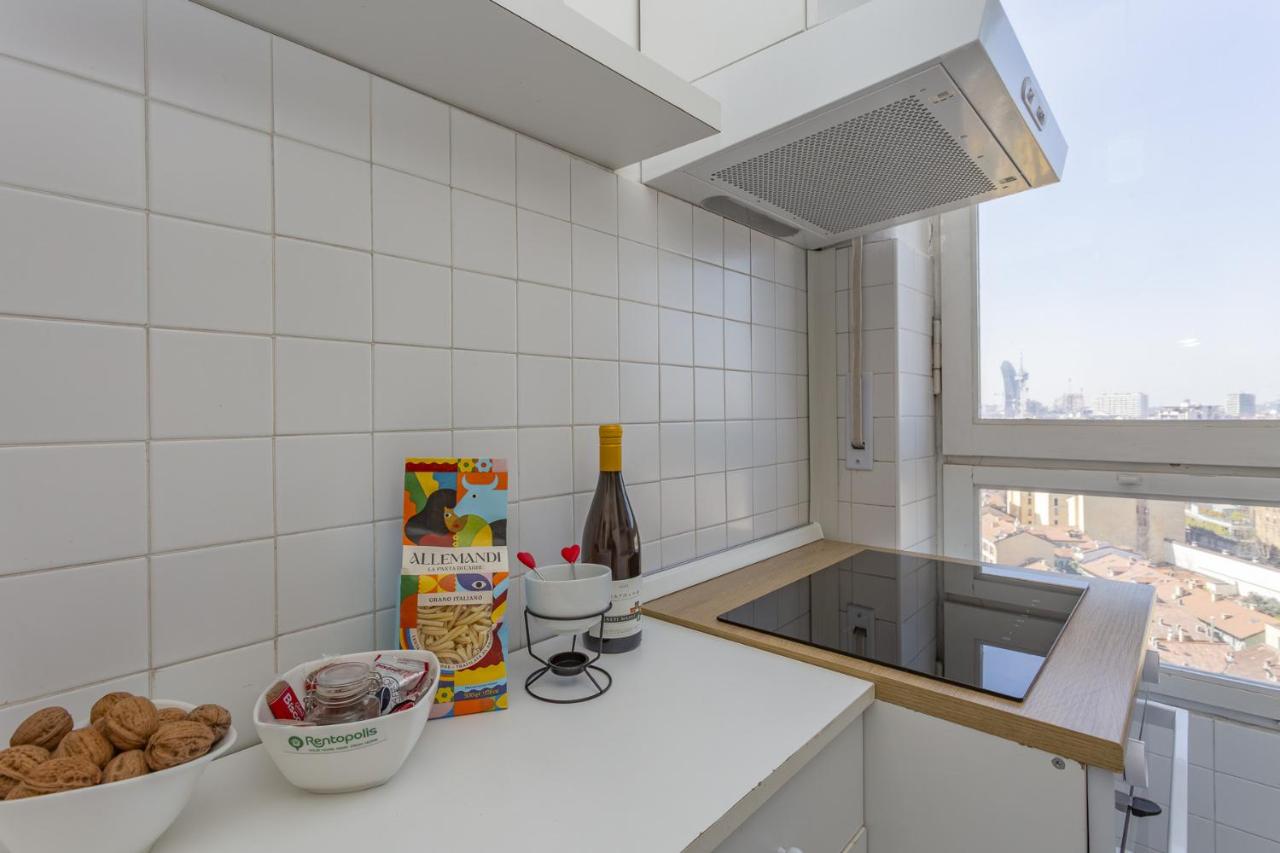Skyline view Biancamano 1 bdr with balcony by Rentopolis - B&B Milano