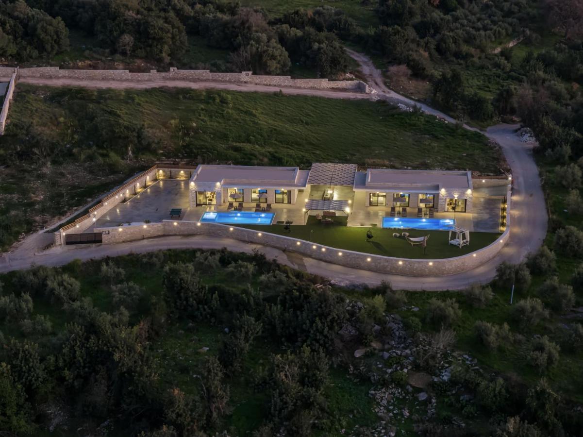 Villa Lux Solis - With 2 Pools - Bed and Breakfast Khoumérion