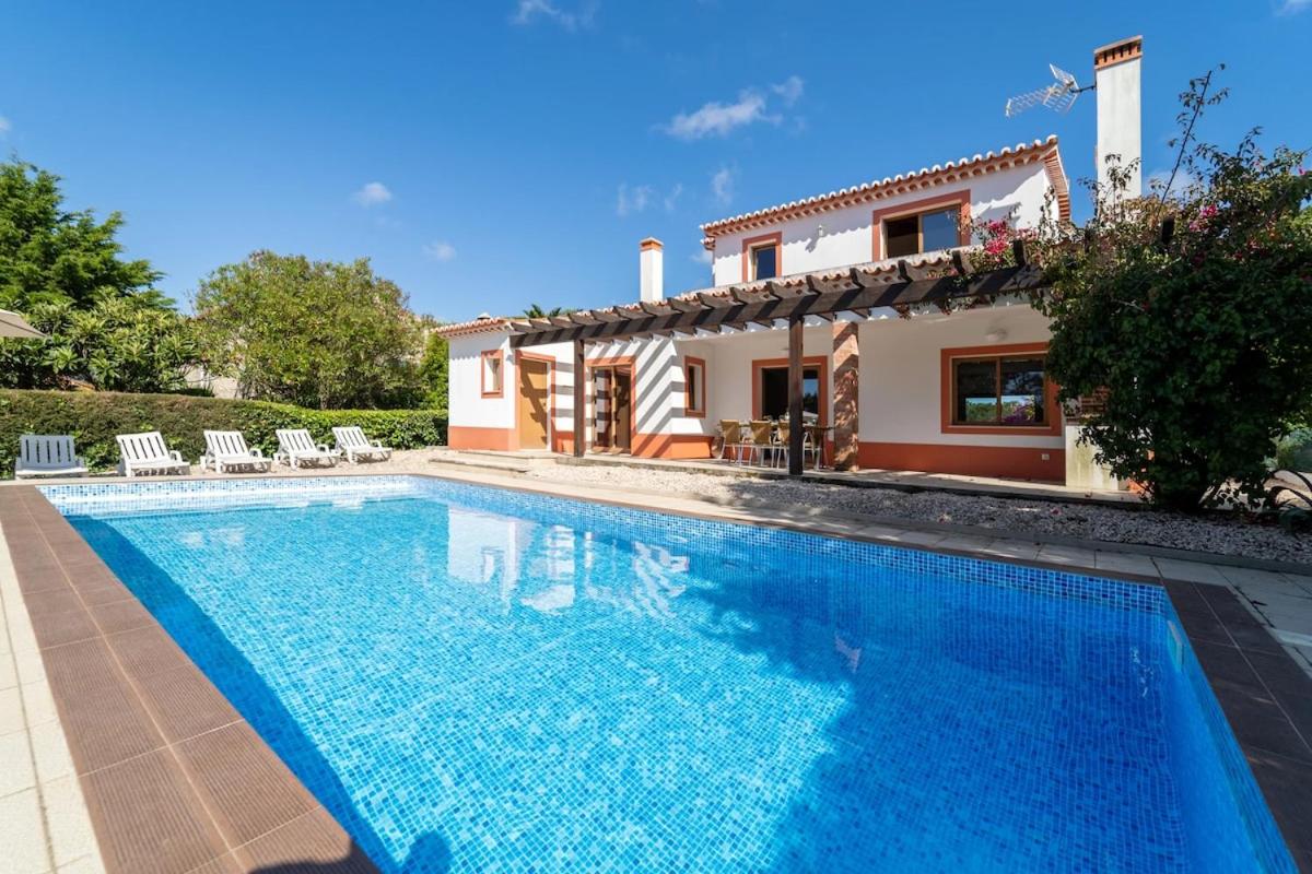 Villa Azure Family & Surf Escape - B&B